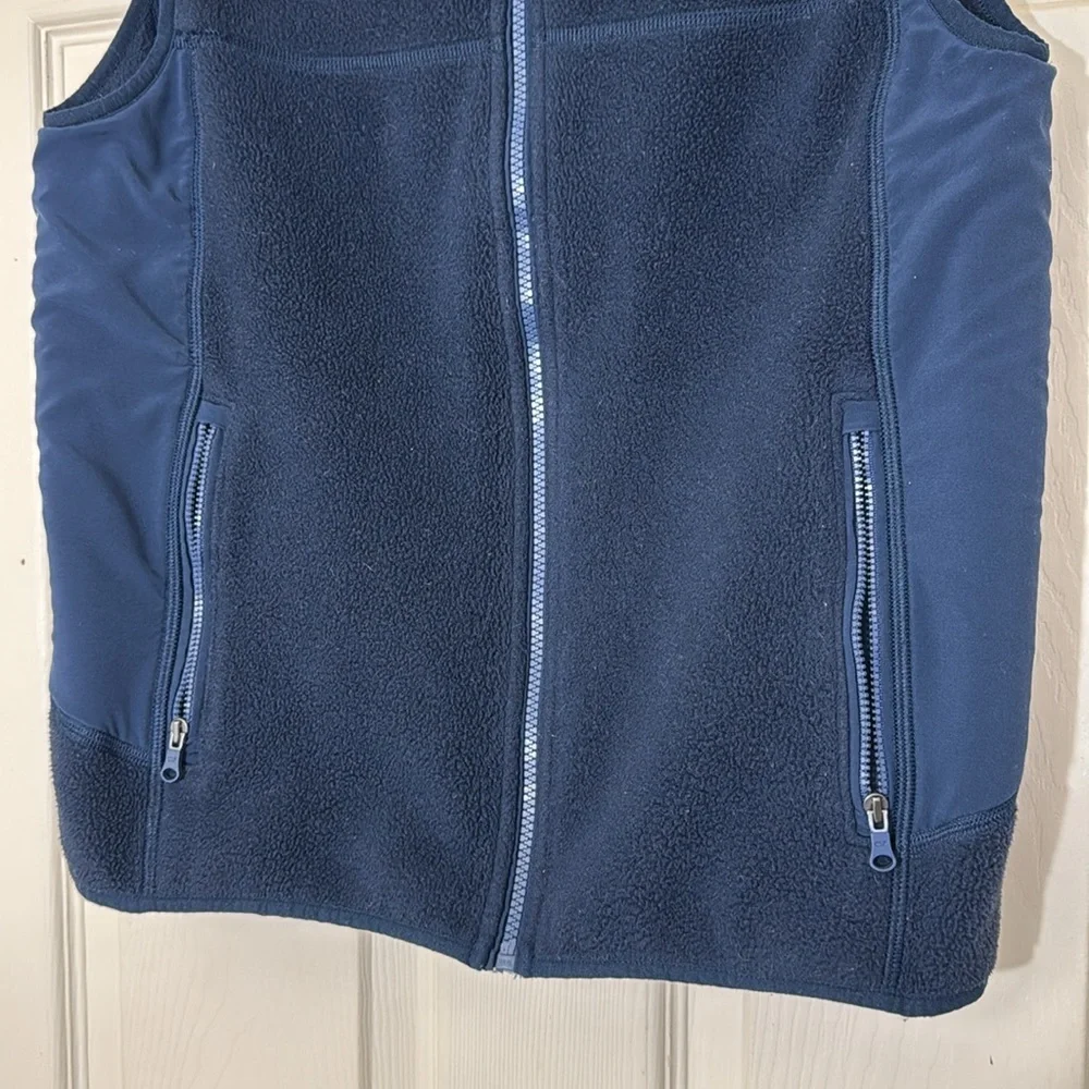 Vineyard Vines excellent side